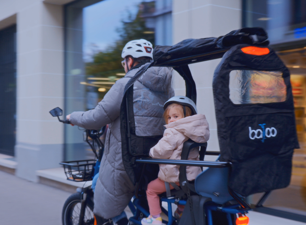 Sécurité des enfants en vélo cargo : équipements, habitudes et erreurs à éviter