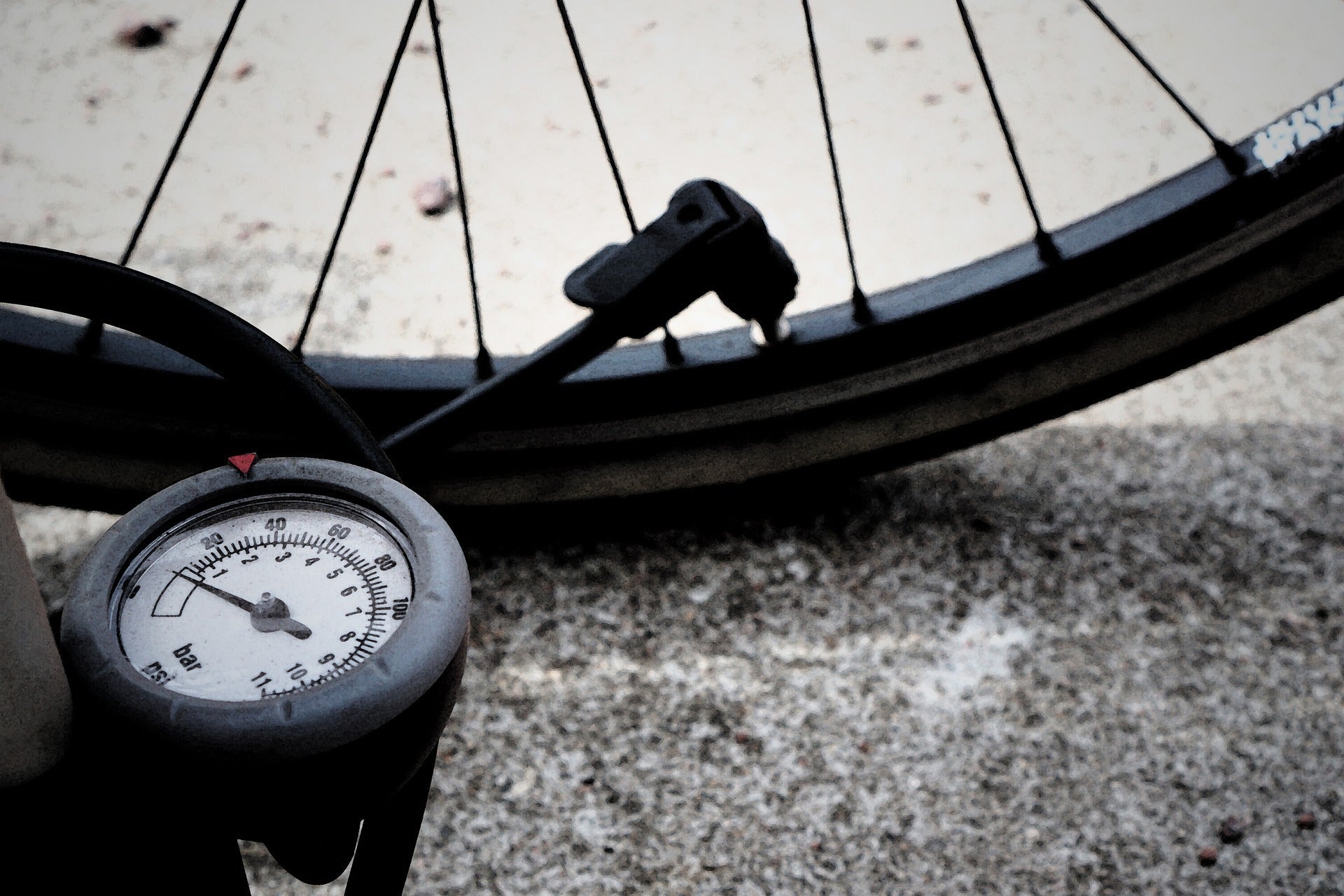 Quelle pression de pneus pour un vélo cargo électrique ?