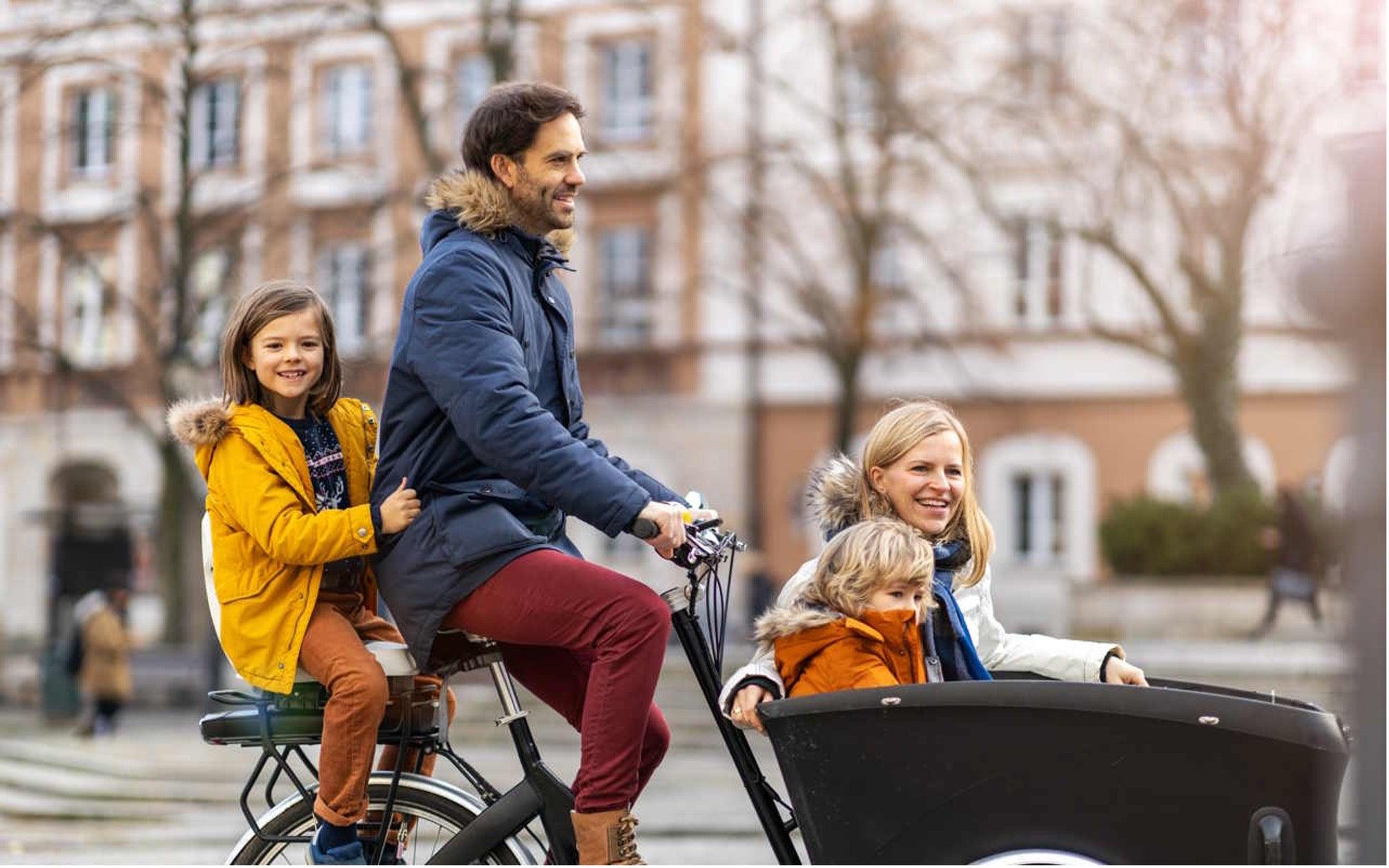 Vélo cargo 4 places : dimensions, charge et meilleur format familial