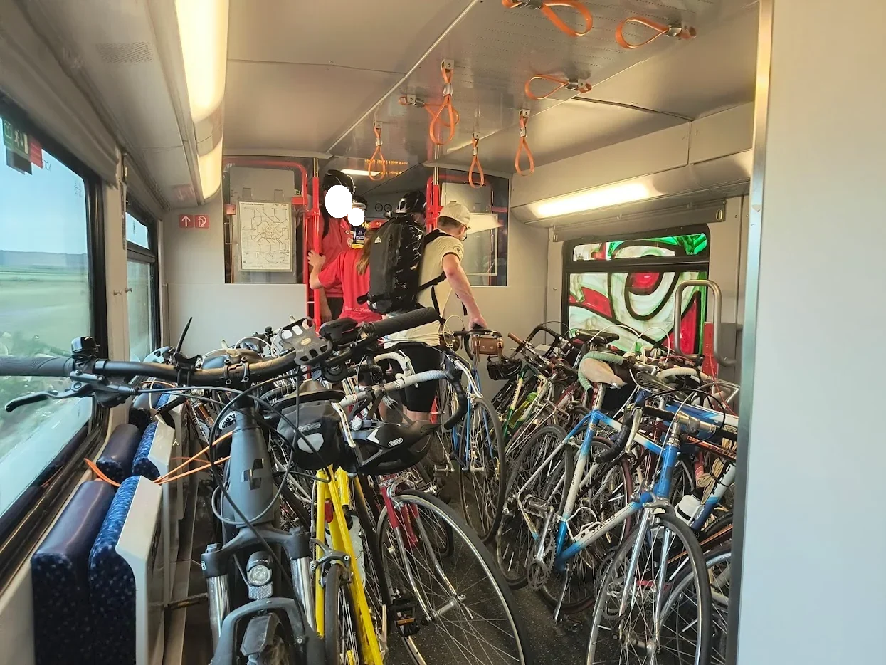 Prendre le train avec un vélo cargo en Suisse : règles CFF et solutions