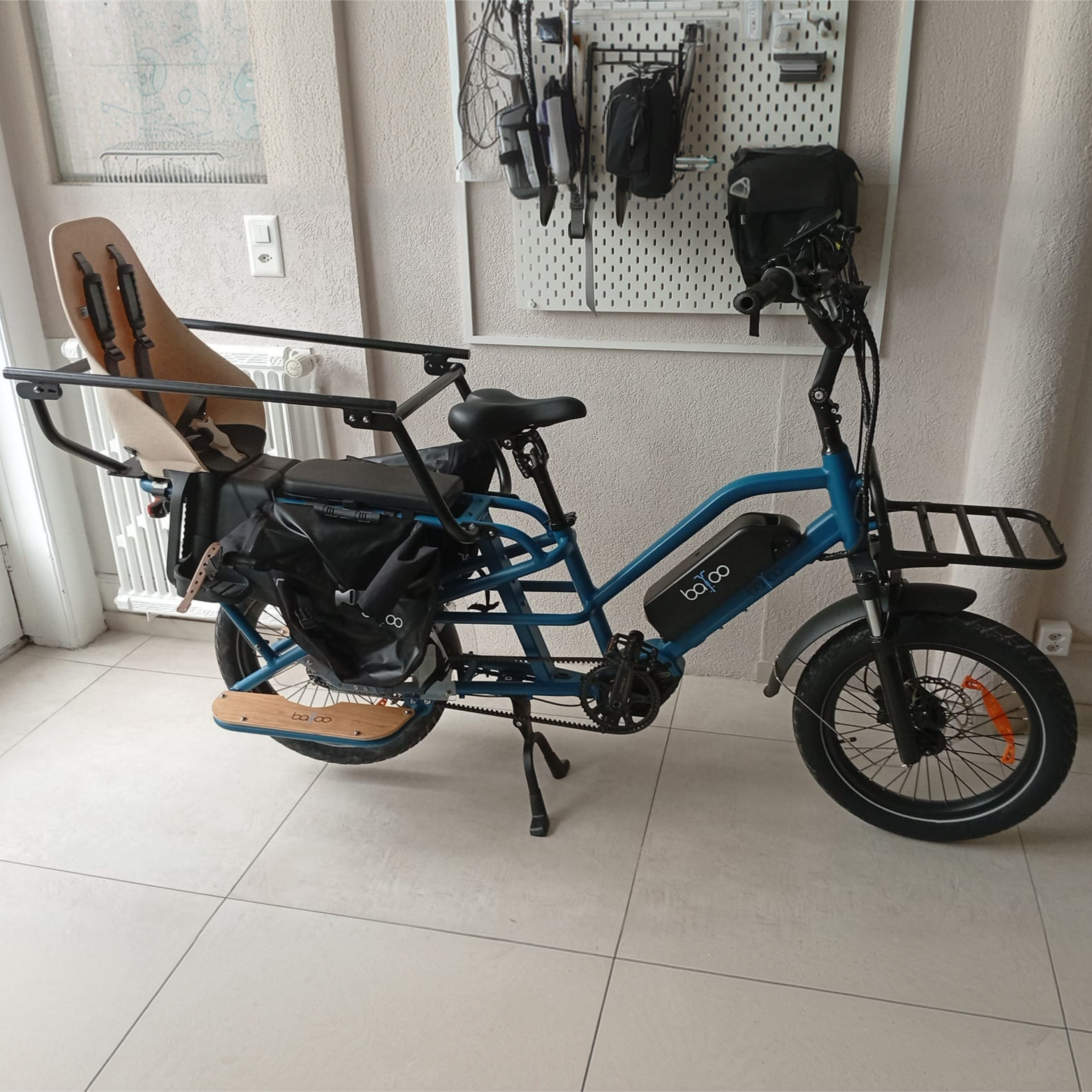 Blue Colibri belt (110 km) - Lausanne showroom (VD)